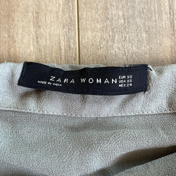 LIKE NEW Womens Zara Sequin Mini Skirt Size XS - Picture 4 of 5